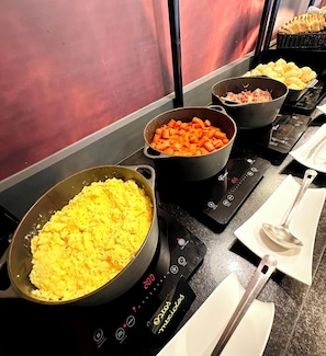 Desayuno buffet todos los días (con cargo)