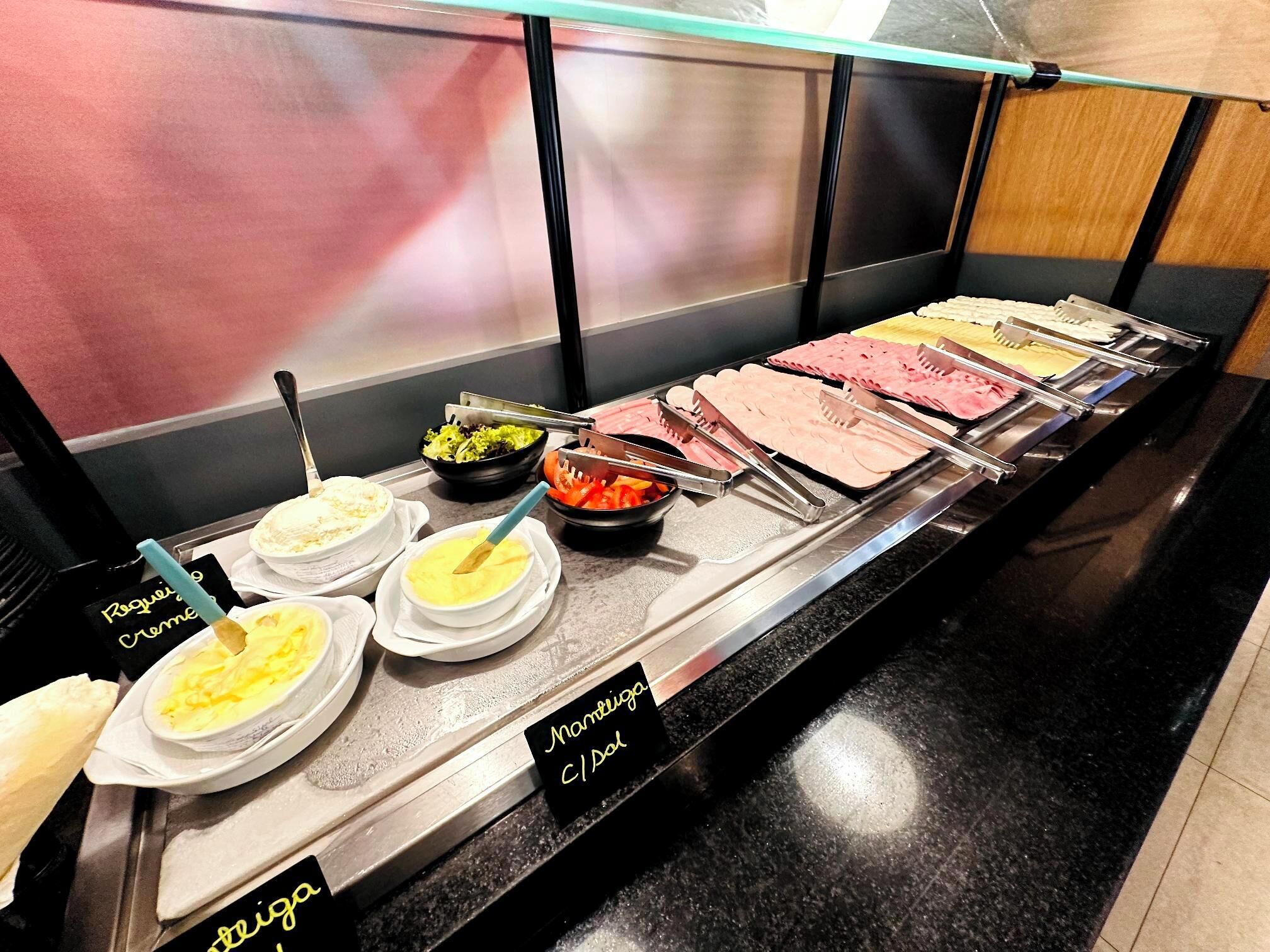daily buffet breakfast (brl 53 per person)