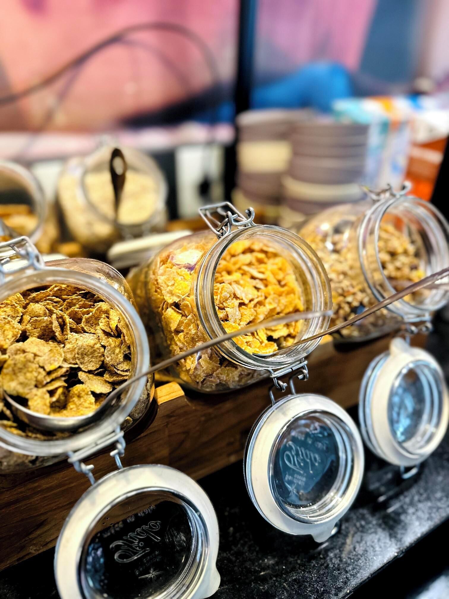 daily buffet breakfast (brl 53 per person)