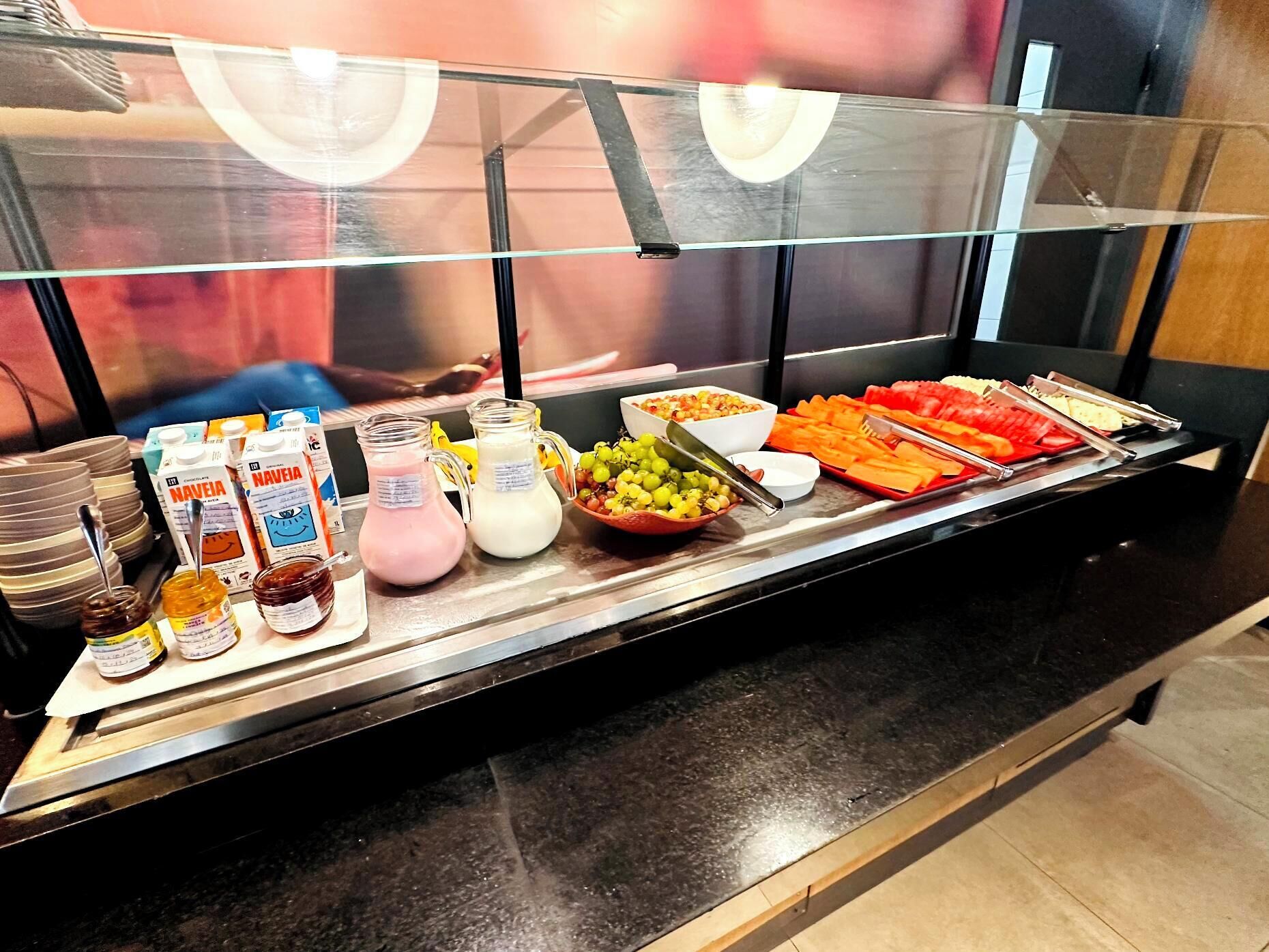 daily buffet breakfast (brl 53 per person)