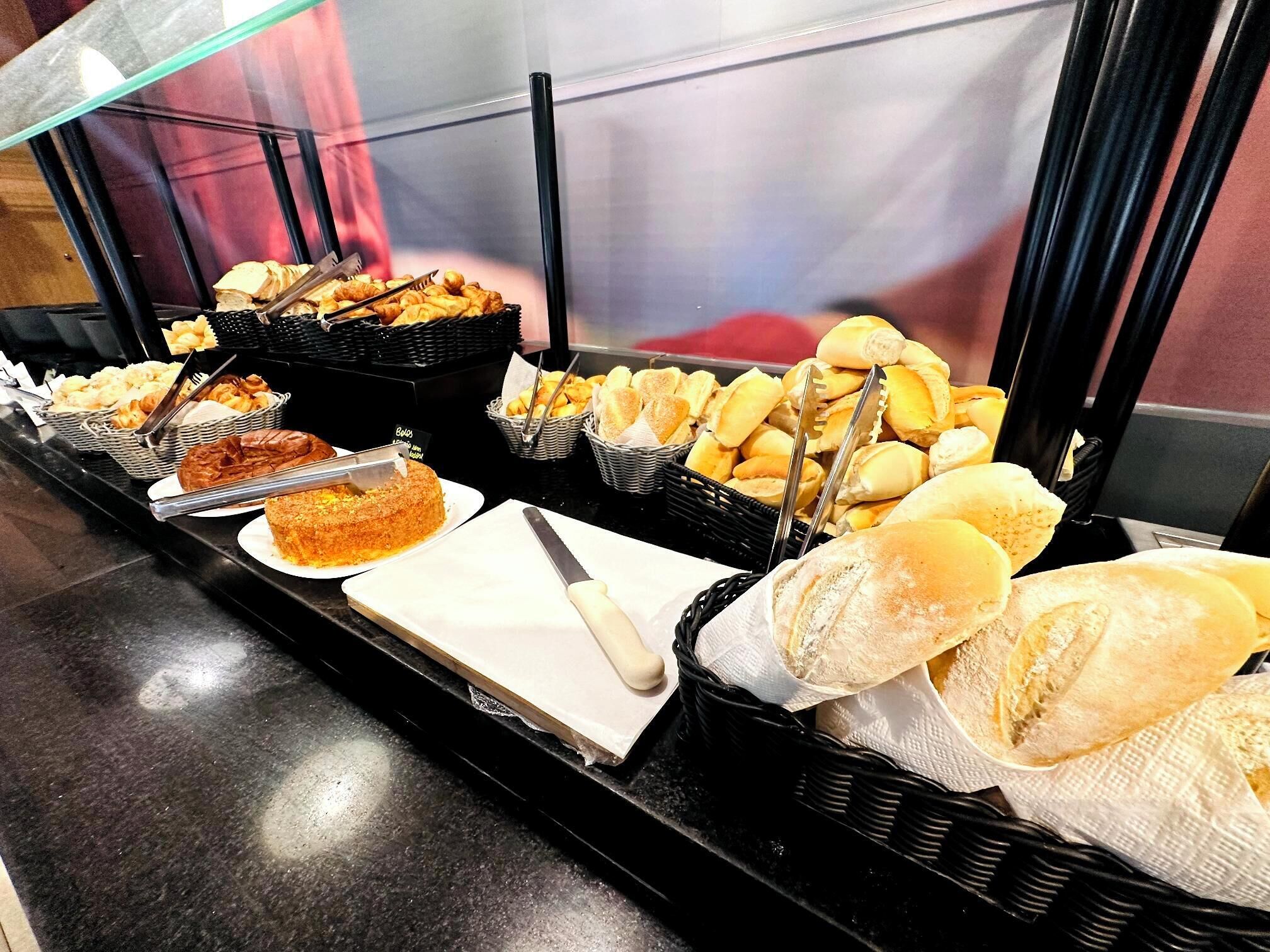 daily buffet breakfast (brl 53 per person)