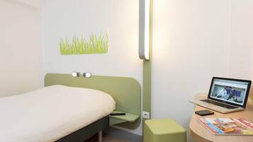 Desk, soundproofing, free cribs/infant beds, free WiFi