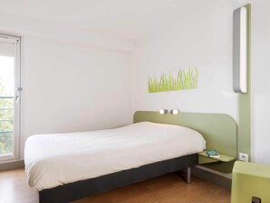 Double Room | Meja, kalis bunyi, katil bayi/kot (percuma), Wi-fi percuma 