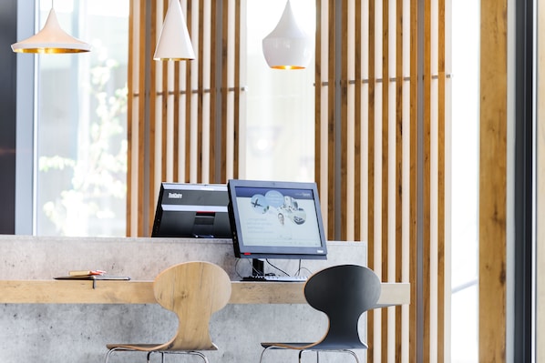 Trung tâm hành chính, văn phòng