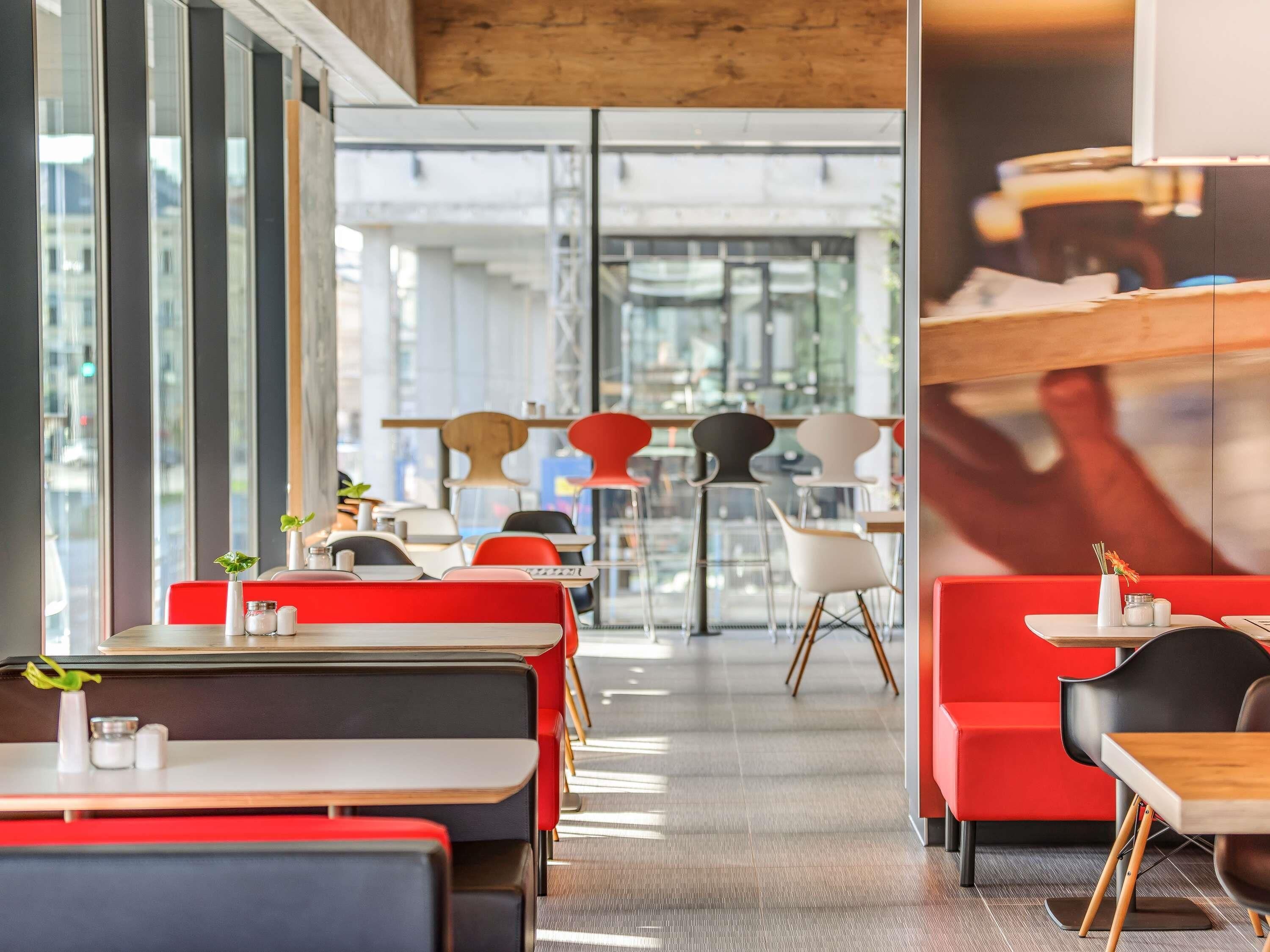 buffet breakfast on weekdays (eur 17 per person)