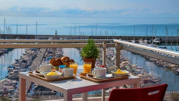 Double Room, 1 Double Bed, Sea View | Desk, soundproofing, free WiFi