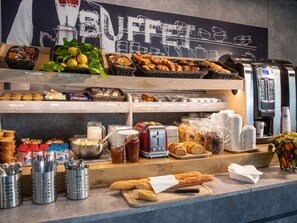 Petit déjeuner buffet (9.50 EUR par personne)