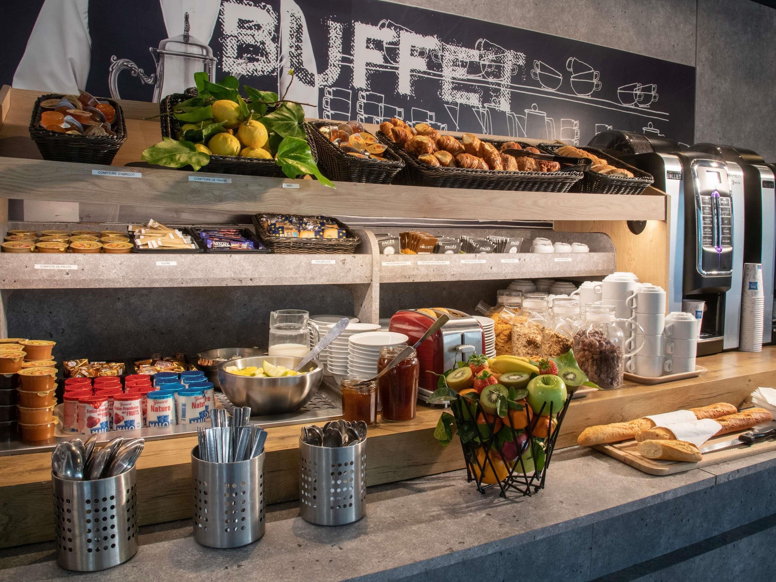 Se ofrece un desayuno bufé todos los días (por un coste adicional)