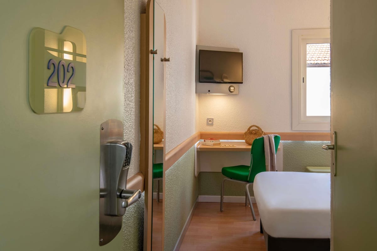 Habitación estándar, 1 cama doble | Escritorio, sistema de insonorización, wifi gratis