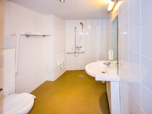 Desk, soundproofing, free WiFi