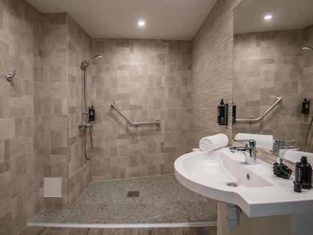 Desk, soundproofing, free WiFi. ibis budget Menton