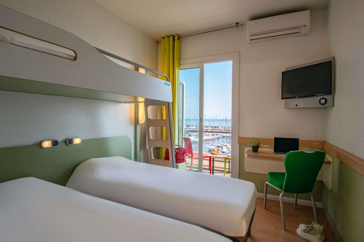 Triple Room, 3 Single Beds