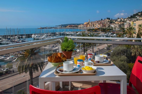 Triple Room, Multiple Beds, Sea View | Desk, soundproofing, WiFi (free)