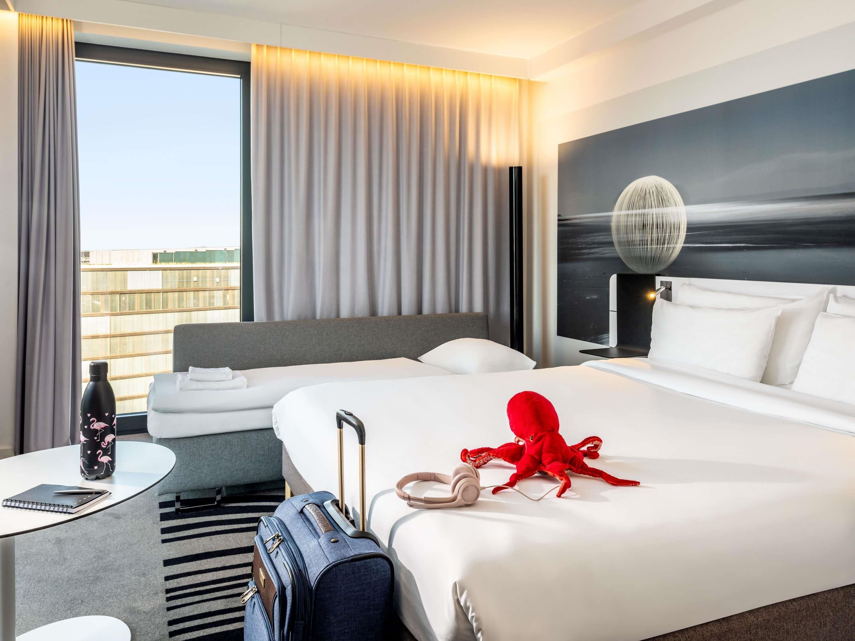 Quarto standard (Family. 2 adults + 1 child) | Roupas de cama antialérgicas, cofres nos quartos, cortinas blackout