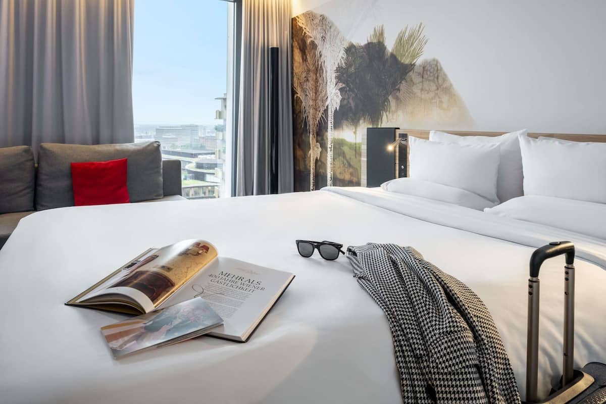 Executive Room, 1 Double Bed | Hypo-allergenic bedding, in-room safe, blackout drapes, soundproofing