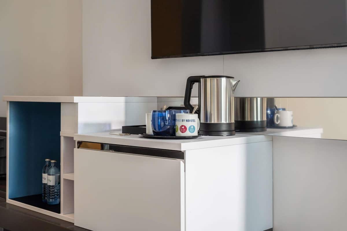 Literie hypoallergénique, coffres-forts dans les chambres