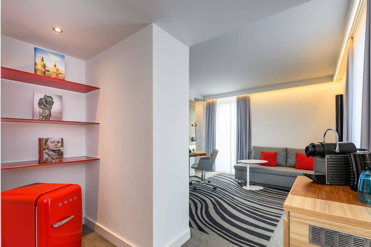 Phòng Suite | Bộ đồ giường kháng dị ứng, két bảo mật tại phòng, màn/rèm cản sáng 