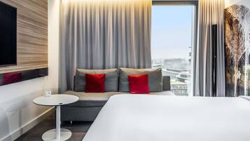 Hypo-allergenic bedding, in-room safe, blackout drapes, soundproofing
