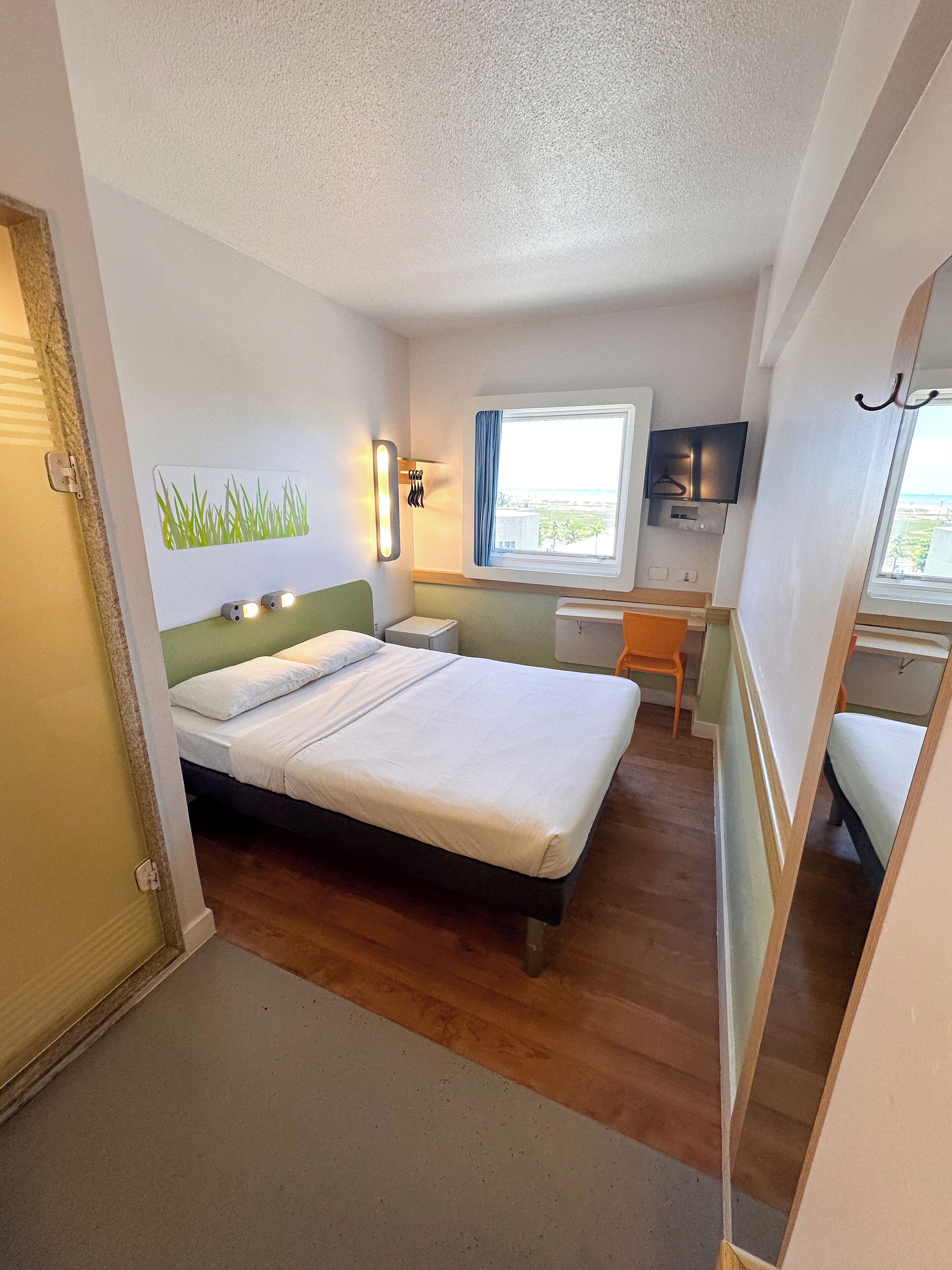 apartamento de 1 quarto com vista do mar. | 1 bedroom, desk, soundproofing, free wifi