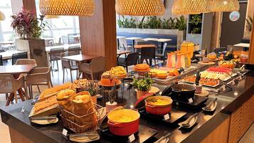 Esmorzar diari d'estil bufet (38 BRL per persona)