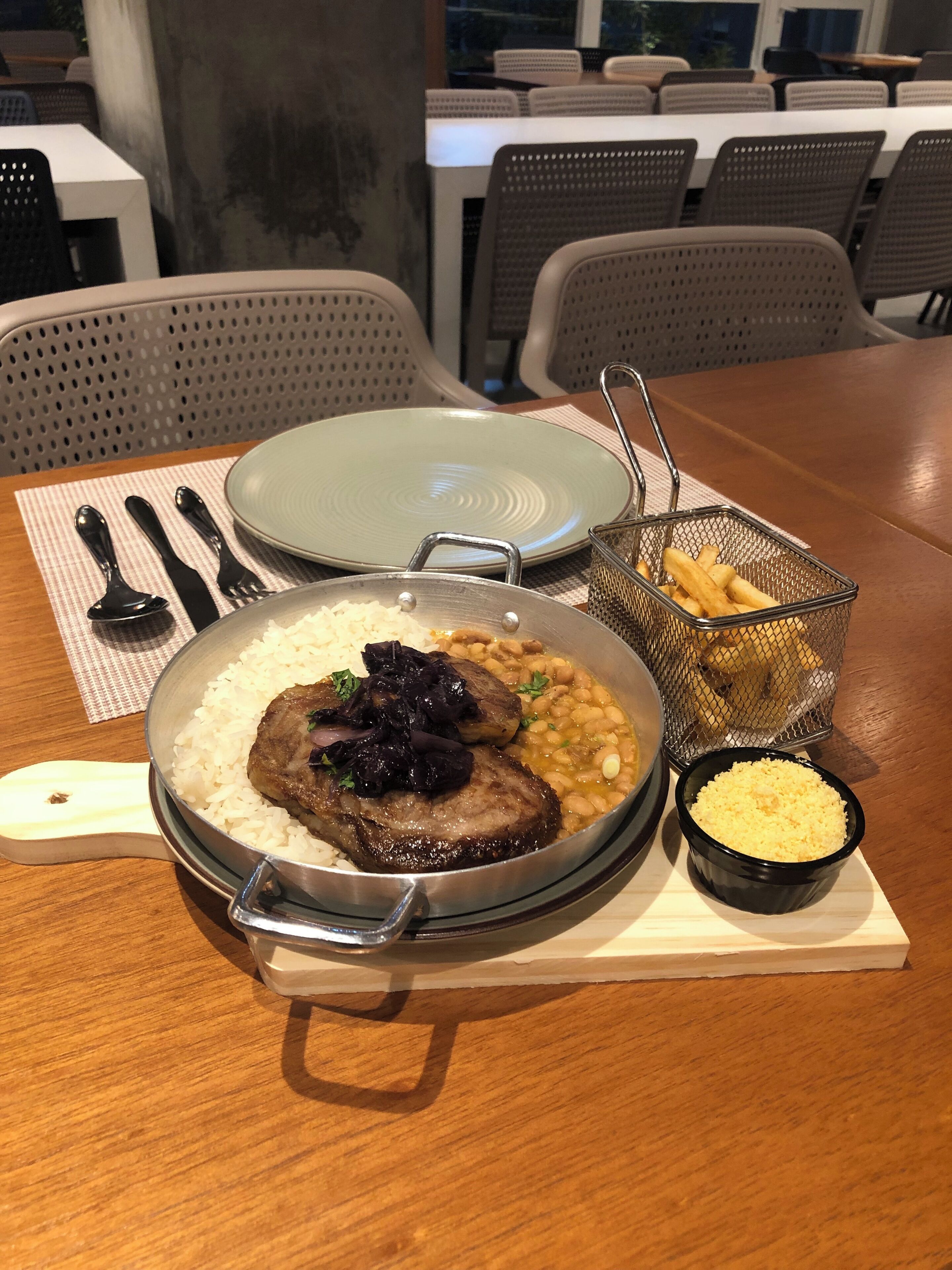 breakfast, lunch and dinner served