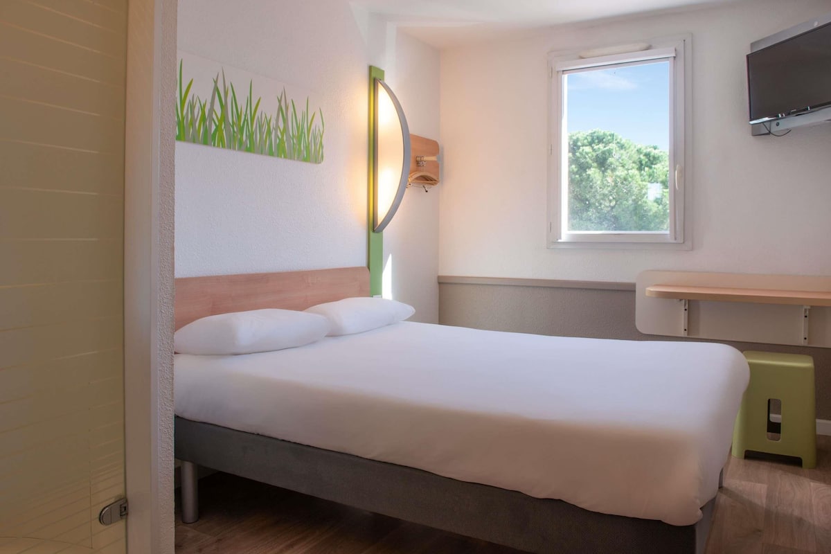 Doppelzimmer | Schreibtisch, VerdunkelungsvorhÀnge, kostenloses WLAN, BettwÀsche
