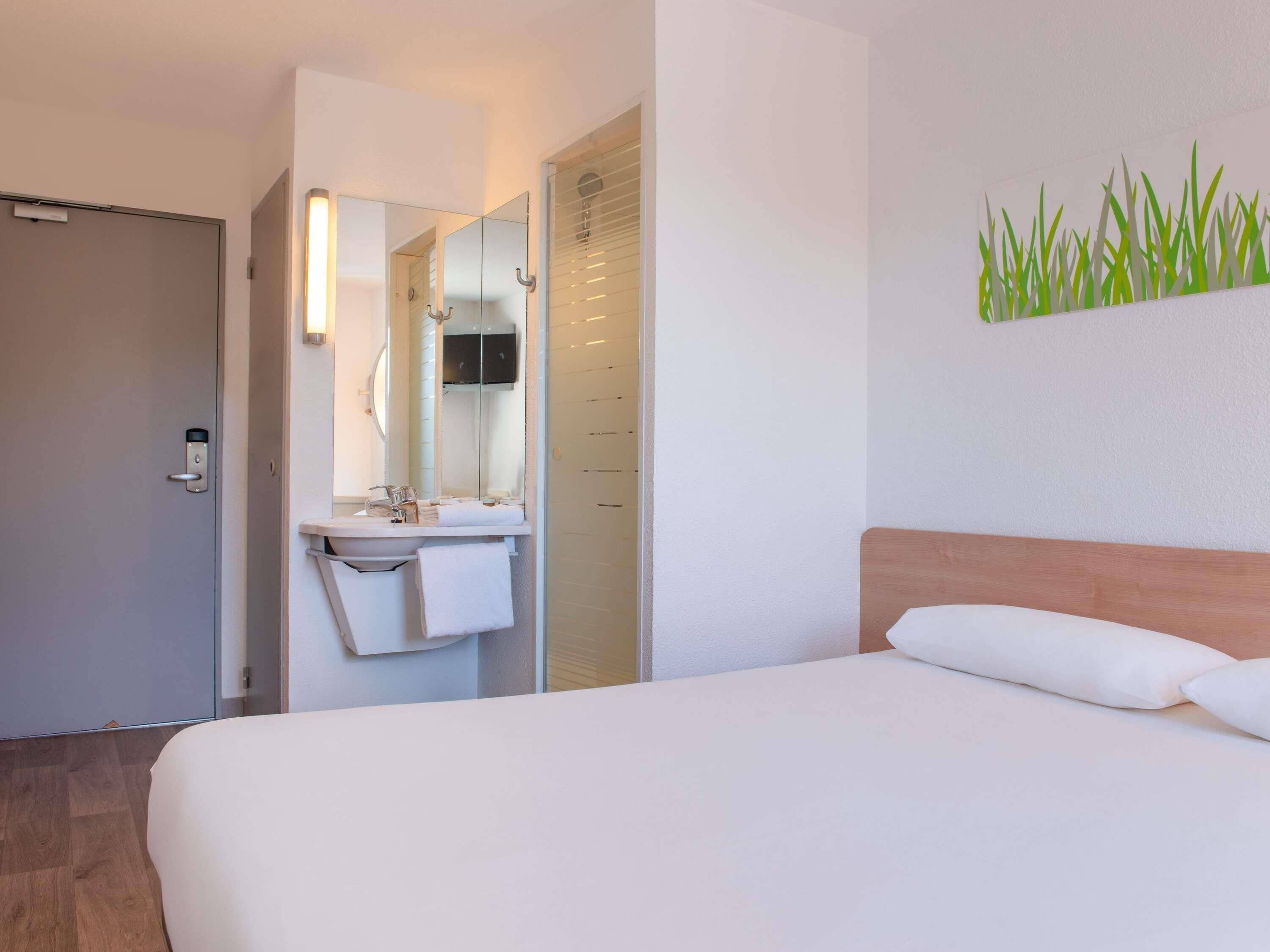 Chambre Double | Bureau, rideaux occultants, Wi-Fi gratuit, draps fournis