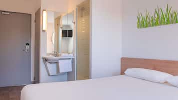 Chambre Double | Bureau, rideaux occultants, Wi-Fi gratuit, draps fournis