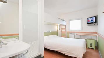 Desk, blackout drapes, free WiFi, bed sheets