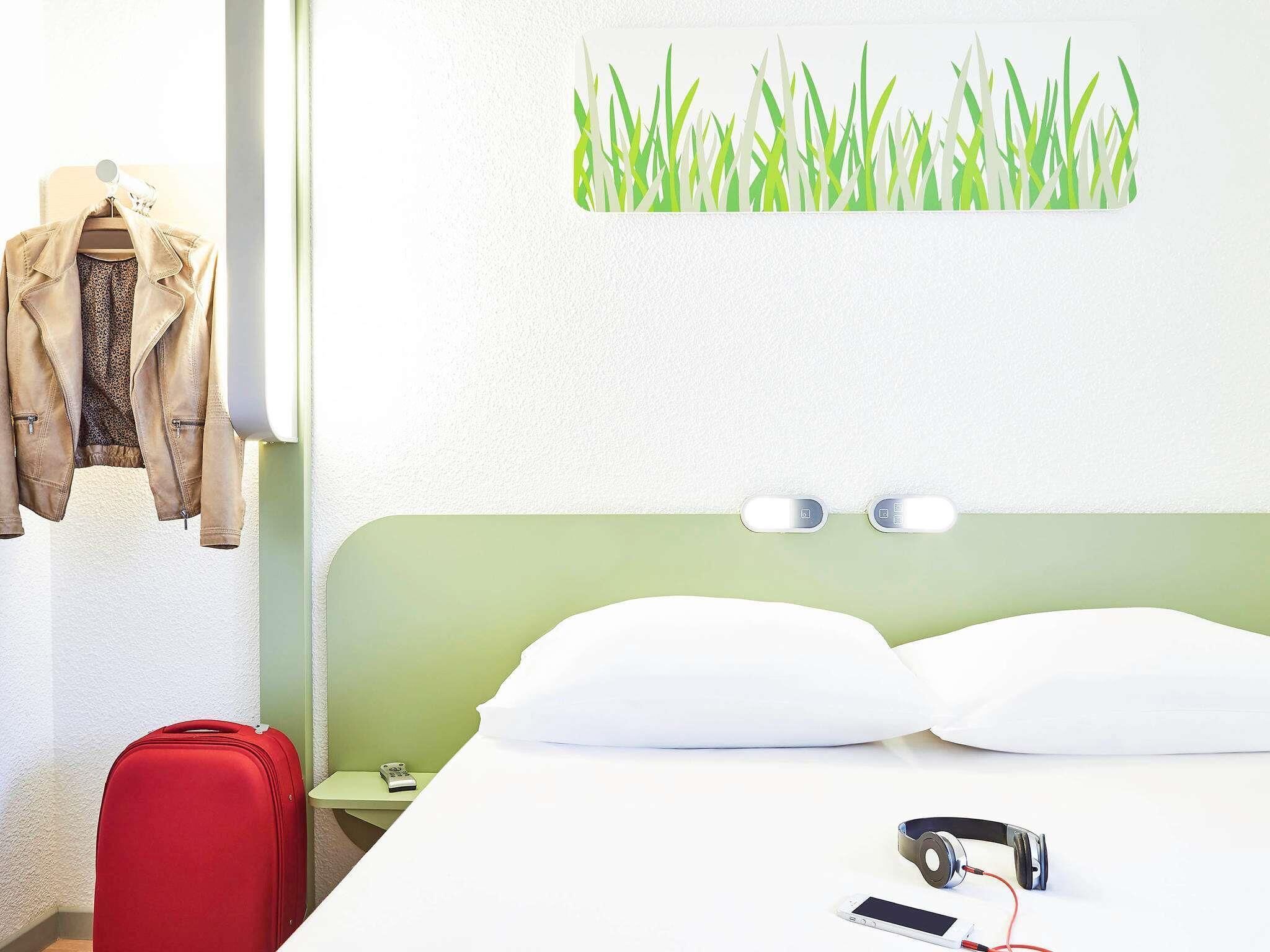 Double Room | Desk, blackout curtains, free WiFi, bed sheets