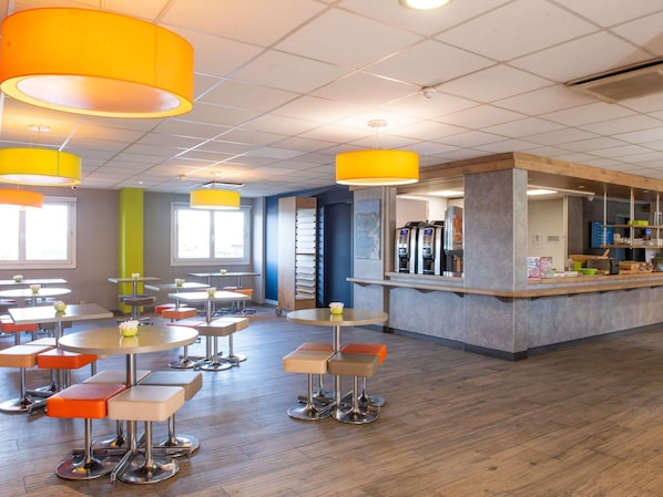 Buffet déjeuner servi tous les jours en supplément