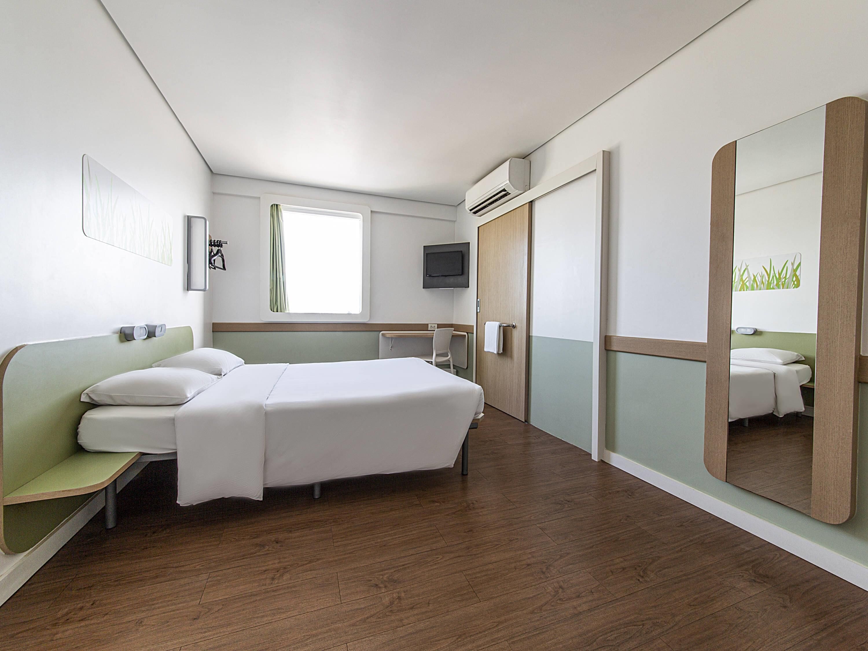 Standard Apartment, 1 Double Bed, Accessible | Desk, iron/ironing board, free WiFi, bed sheets