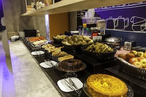 Daily continental breakfast (BRL 32 per person)