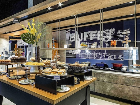 Se ofrece un desayuno continental todos los días (42 BRL por persona). ibis budget Manaus