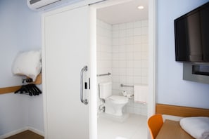 Standard Room, 1 Double Bed | Bathroom | Eco-friendly toiletries, towels