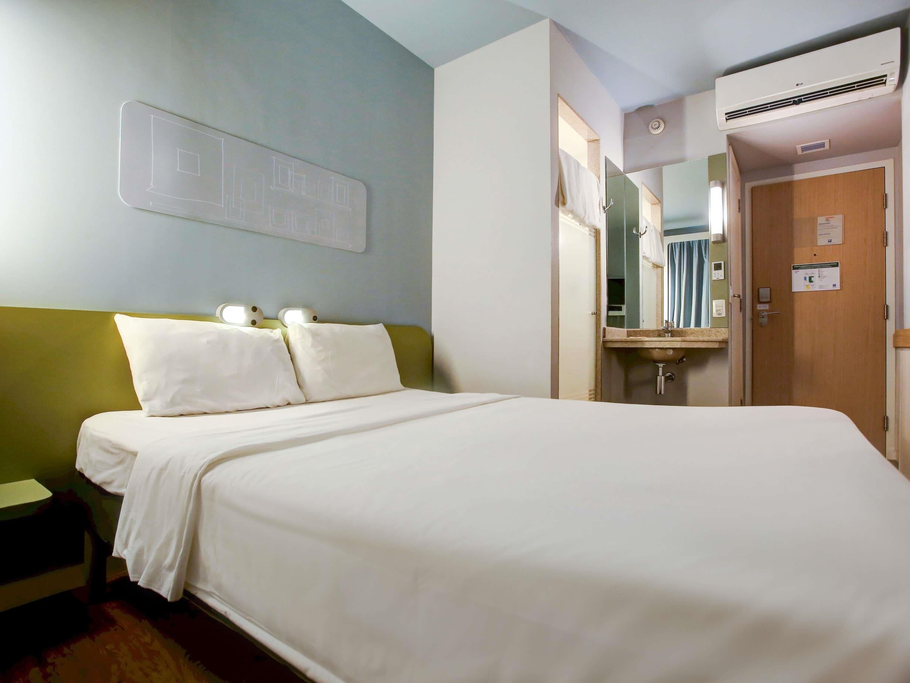 apartment, 1 double bed | hypo-allergenic bedding, desk, laptop workspace, blackout curtains