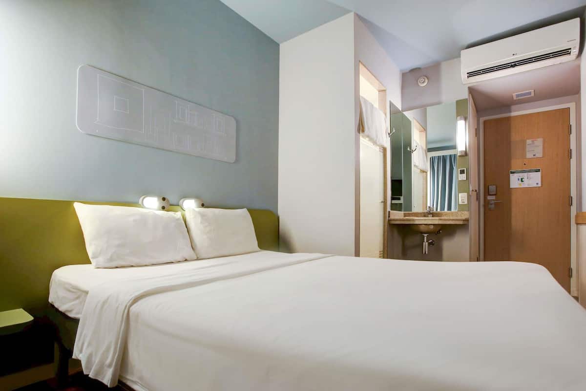 Apartment, 1 Double Bed | Hypo-allergenic bedding, desk, laptop workspace, blackout drapes
