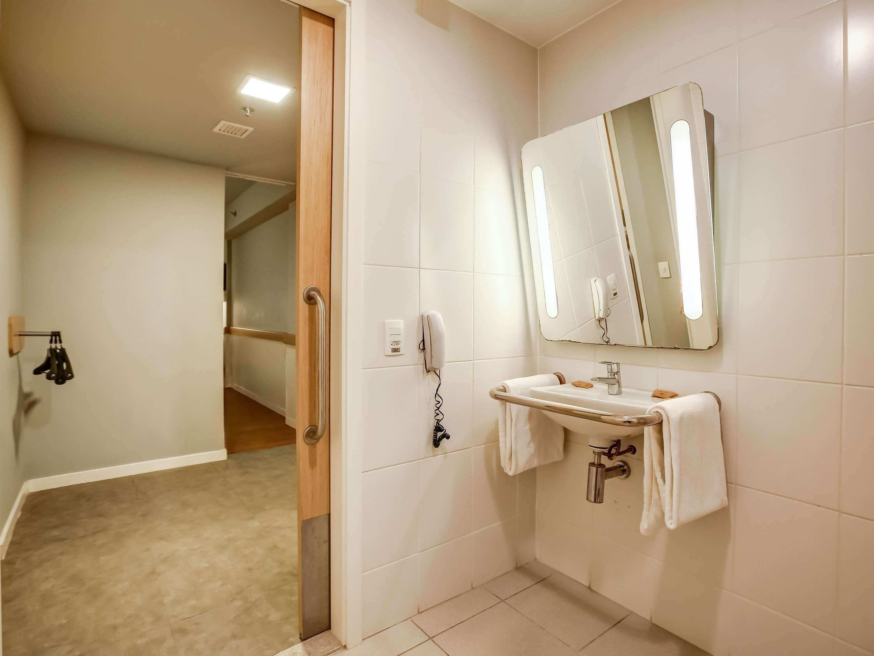 standard room, 1 double bed (accessible) | hypo-allergenic bedding, desk, laptop workspace, blackout curtains