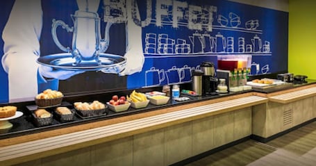 Desayuno buffet diario (BRL 37 por persona)