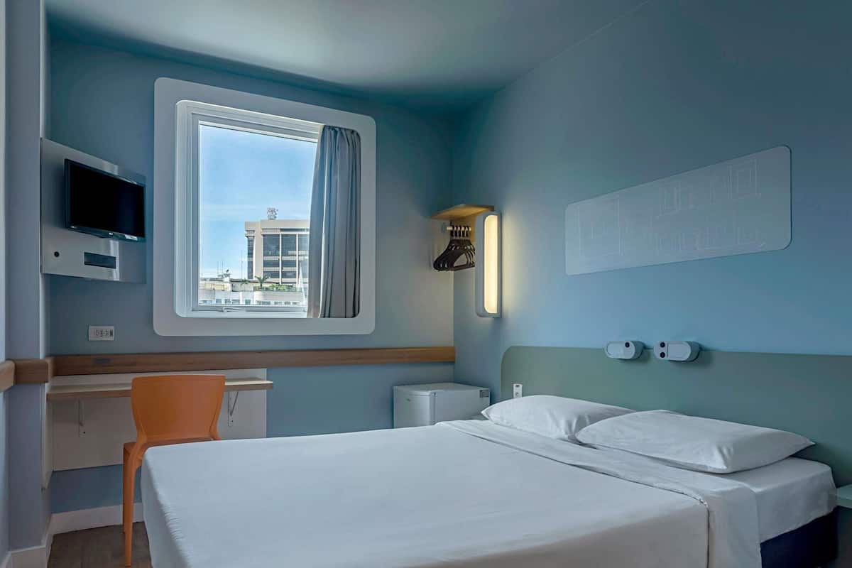 Superior apartment with 1 double bed and 1 bunk bed | Desk, free WiFi, bed sheets