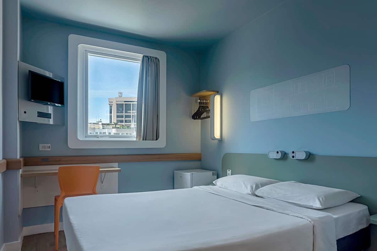 Superior apartment with 1 double bed and 1 bunk bed | Desk, WiFi (free), bed sheets