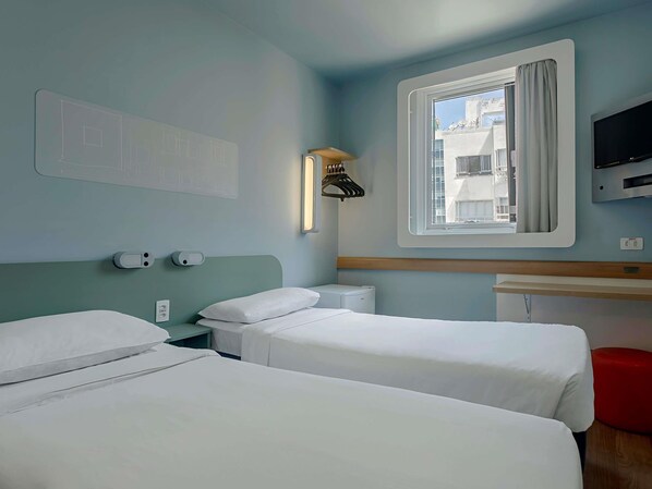 Superior Room, 2 Twin Beds | Desk, free WiFi, bed sheets - ibis budget RJ Praia de Botafogo (Rio de Janeiro)