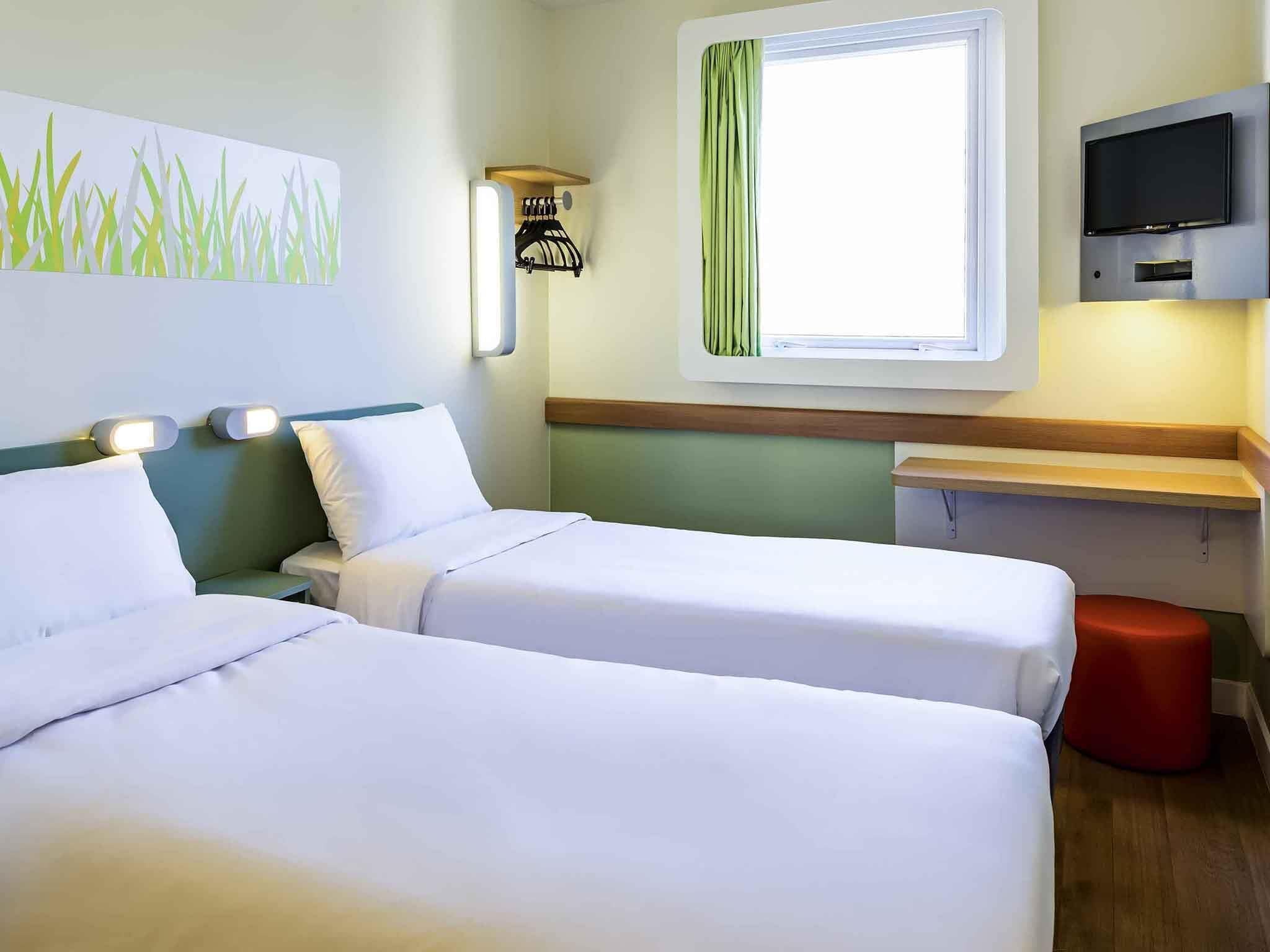 Standard Apartment, 2 Twin Beds | Desk, free WiFi, bed sheets