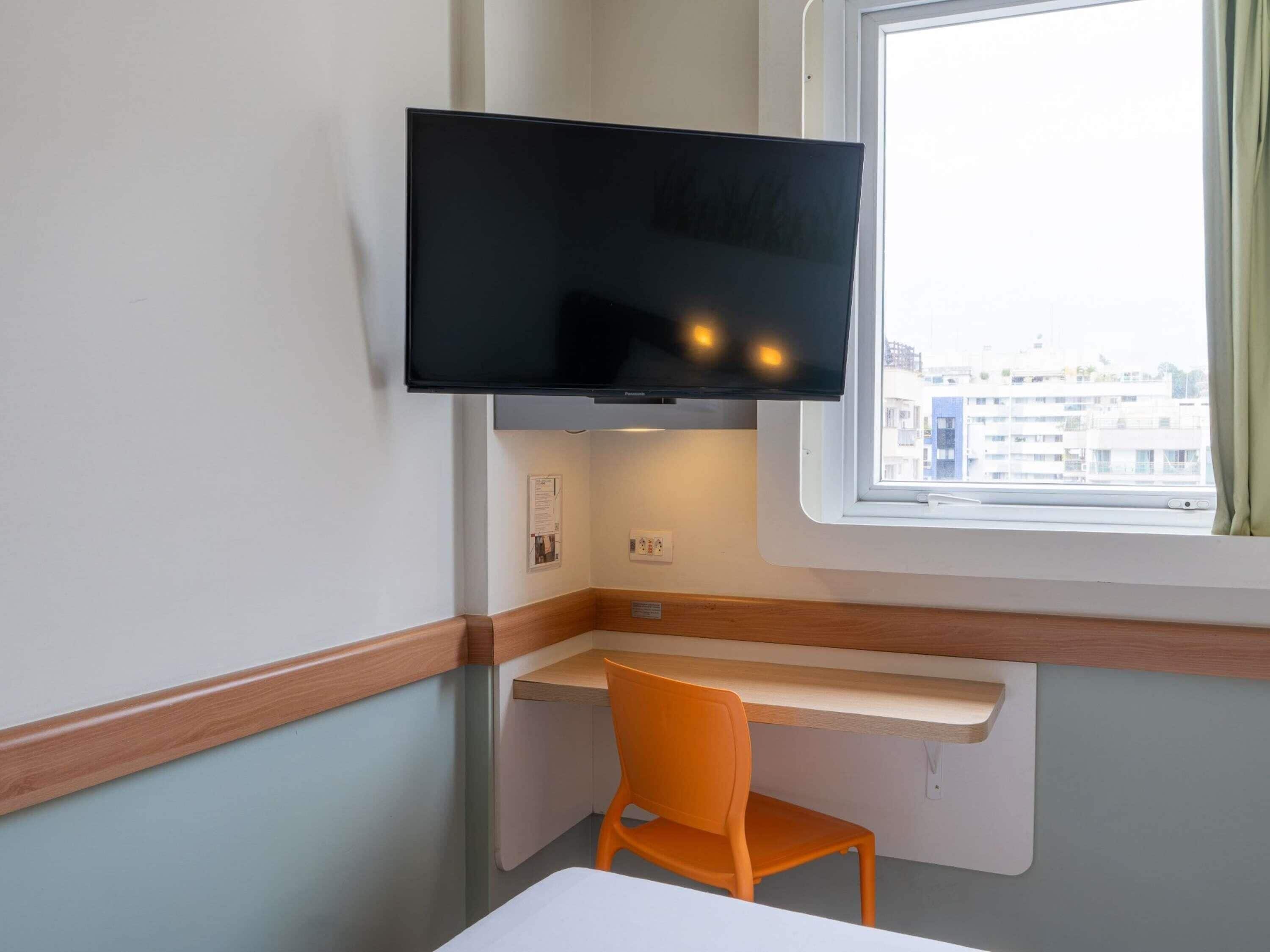 Superior apartment with 1 double bed and 1 bunk bed | Escritorio, wifi gratis, ropa de cama