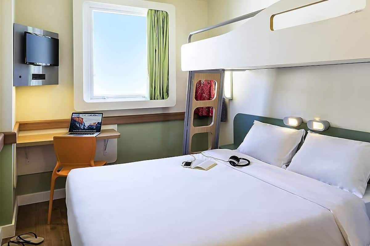 Superior Apartment, 1 double bed | Desk, free WiFi, bed sheets
