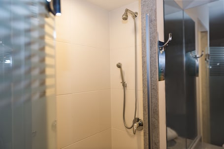 Bathroom shower. ibis budget RJ Praia de Botafogo