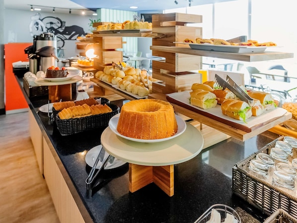 Tägliches Frühstücksbuffet (42.00 BRL pro Person)