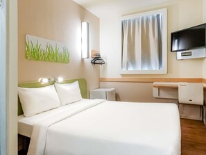Zimmer, 1 Doppelbett (Functional, Minibar) | Schreibtisch, schallisolierte Zimmer, kostenlose Babybetten
