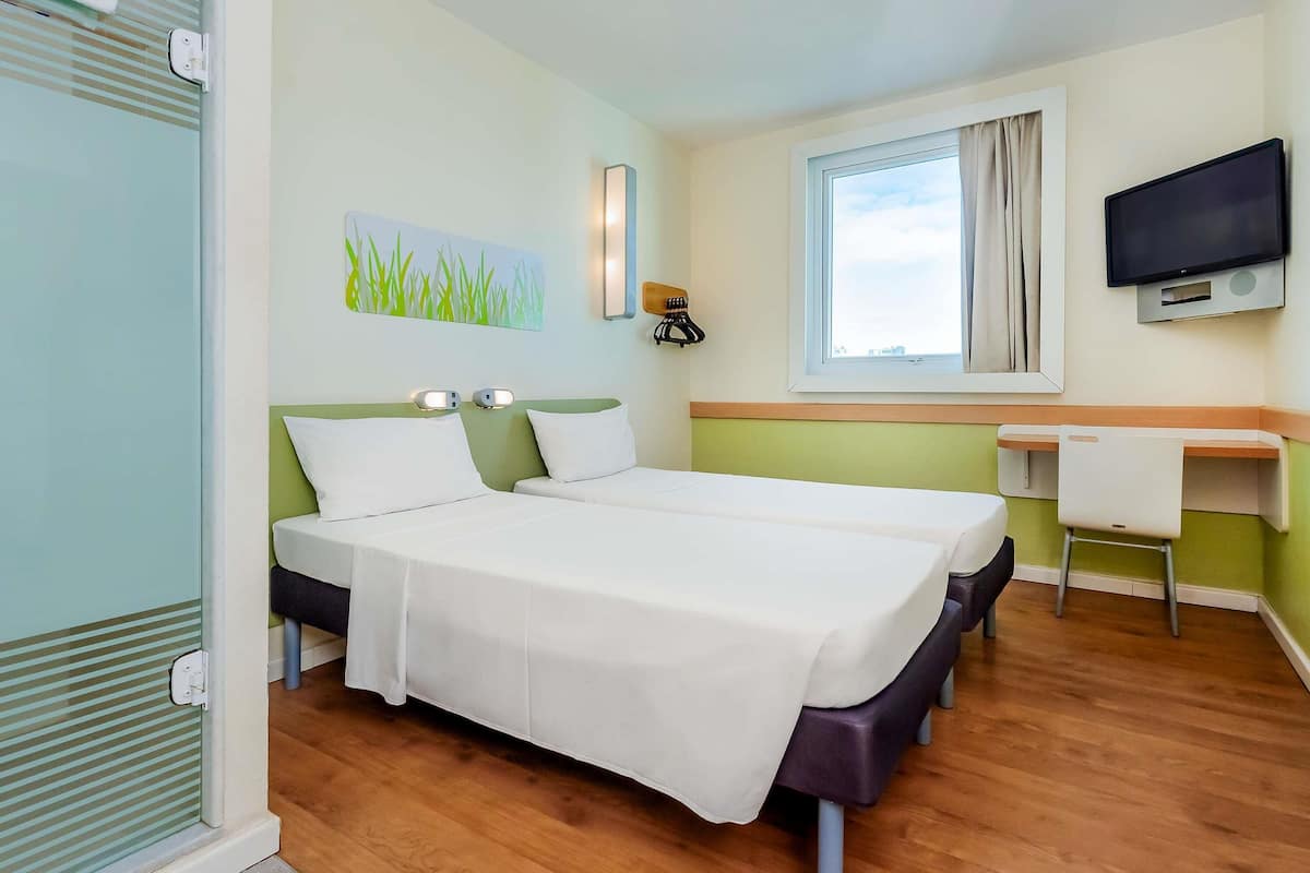 Twin Room, 2 Twin Beds (Functional) | Desk, soundproofing, free cribs/infant beds, free WiFi