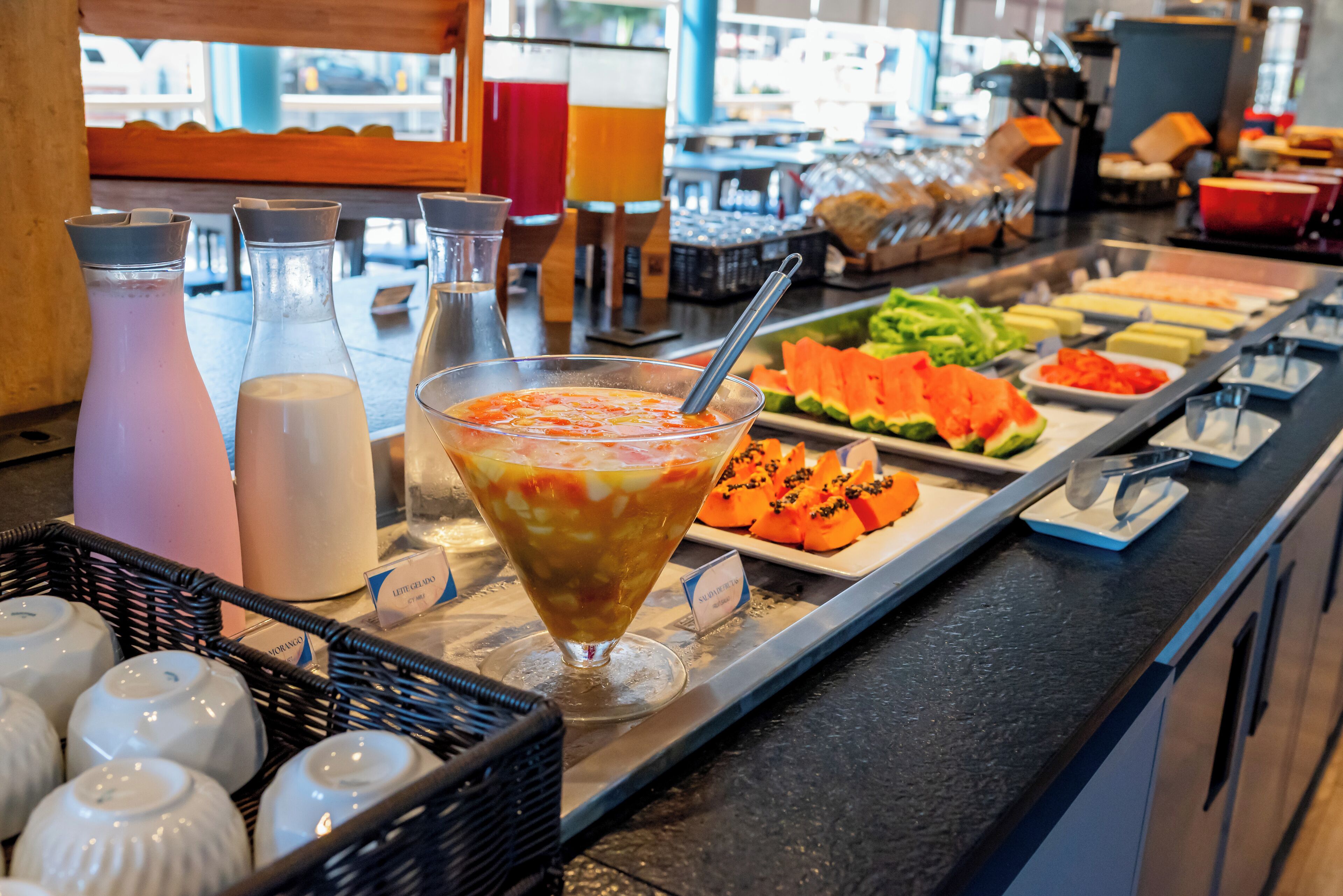 Café da manhã com buffet todos os dias mediante uma taxa